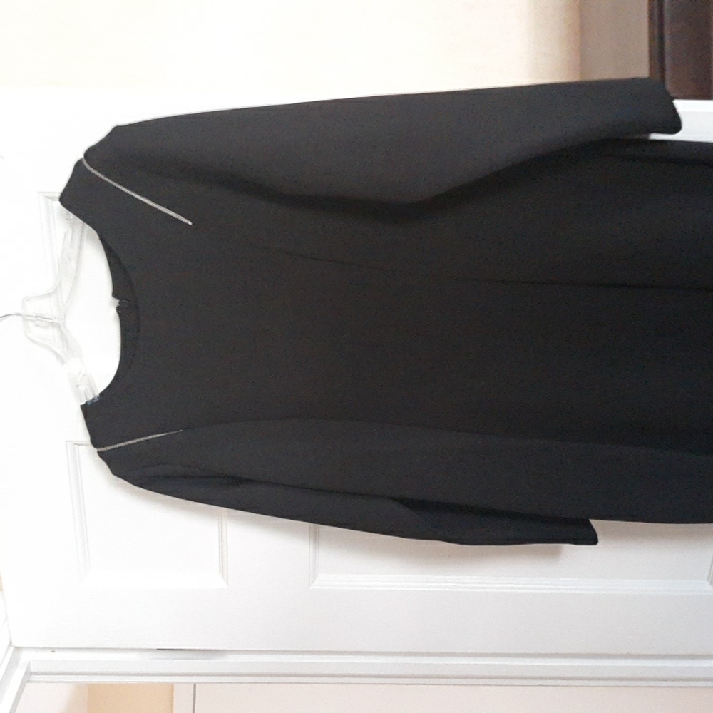 Black Lightweight  Knit Ruffled  Bottom  Dress